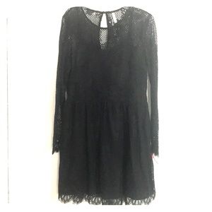 Gorgeous little black dress